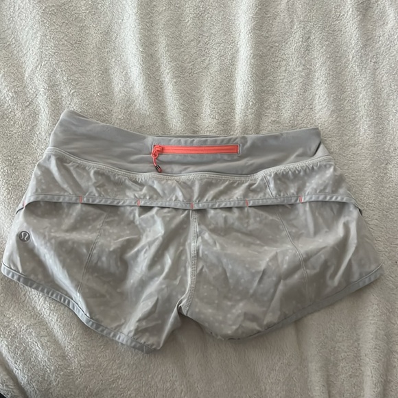 RARE lululemon Speed Up Shorts - Picture 2 of 4
